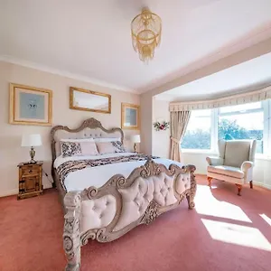  Holiday home *105* Setup For Your Most Relaxed & Amazing + Free Parking + Free Fast Wifi * United Kingdom